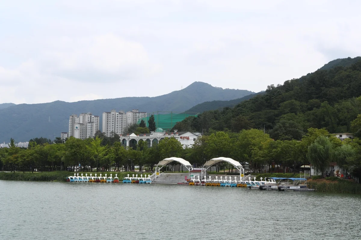 수성못 부모님 모시고 (출처 : 한국관광공사)