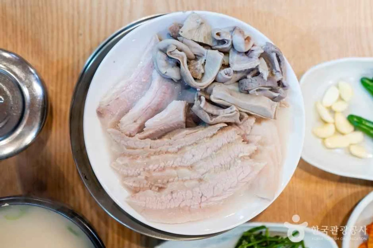 부산 국밥 (출처 : 한국관광공사)